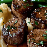 11 Garlic Butter Steak Bites with Mashed Potatoes and Green Beans